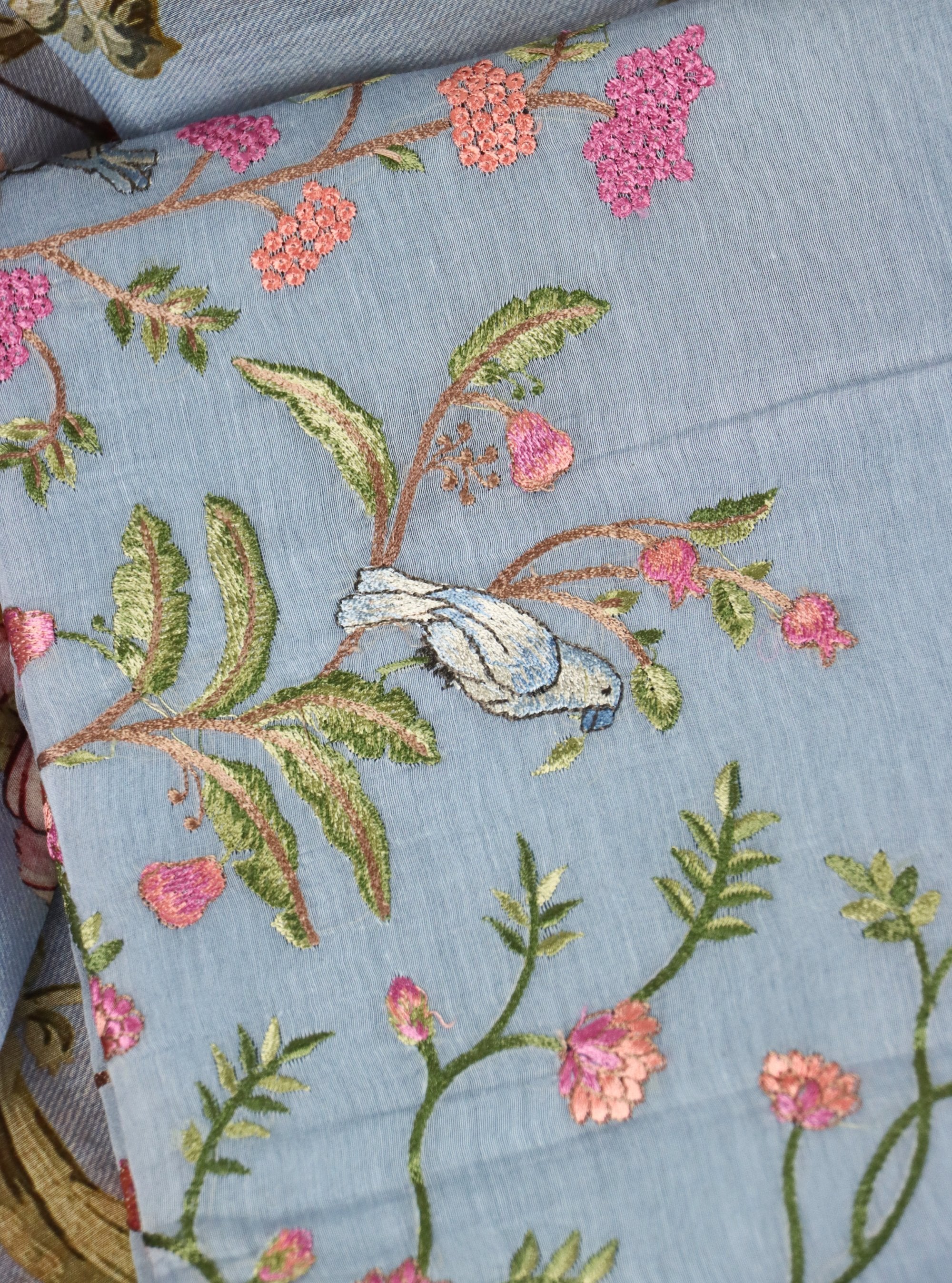 Nirva embroidered suit set