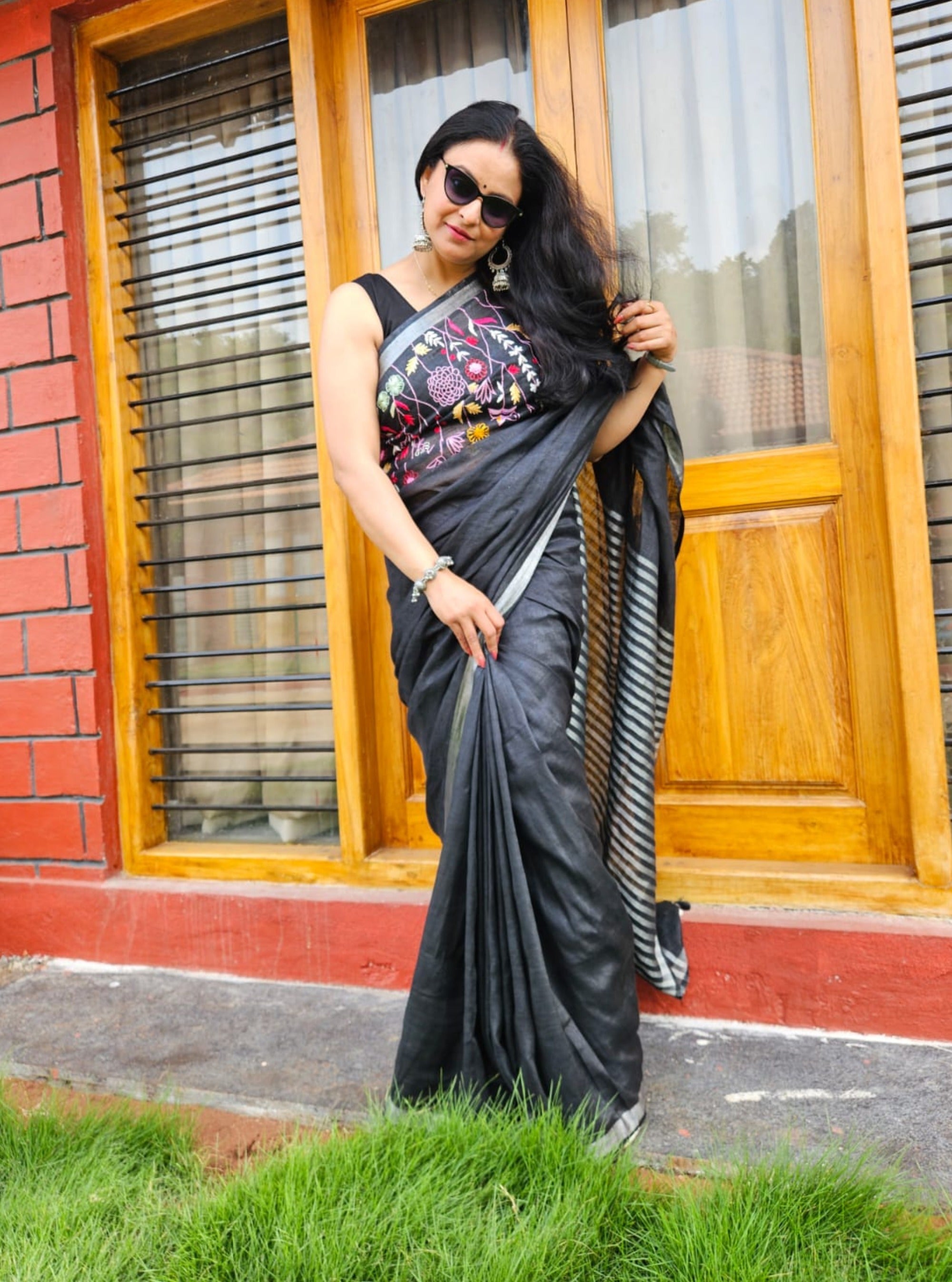 Inaya Hand-embroidered Linen Saree