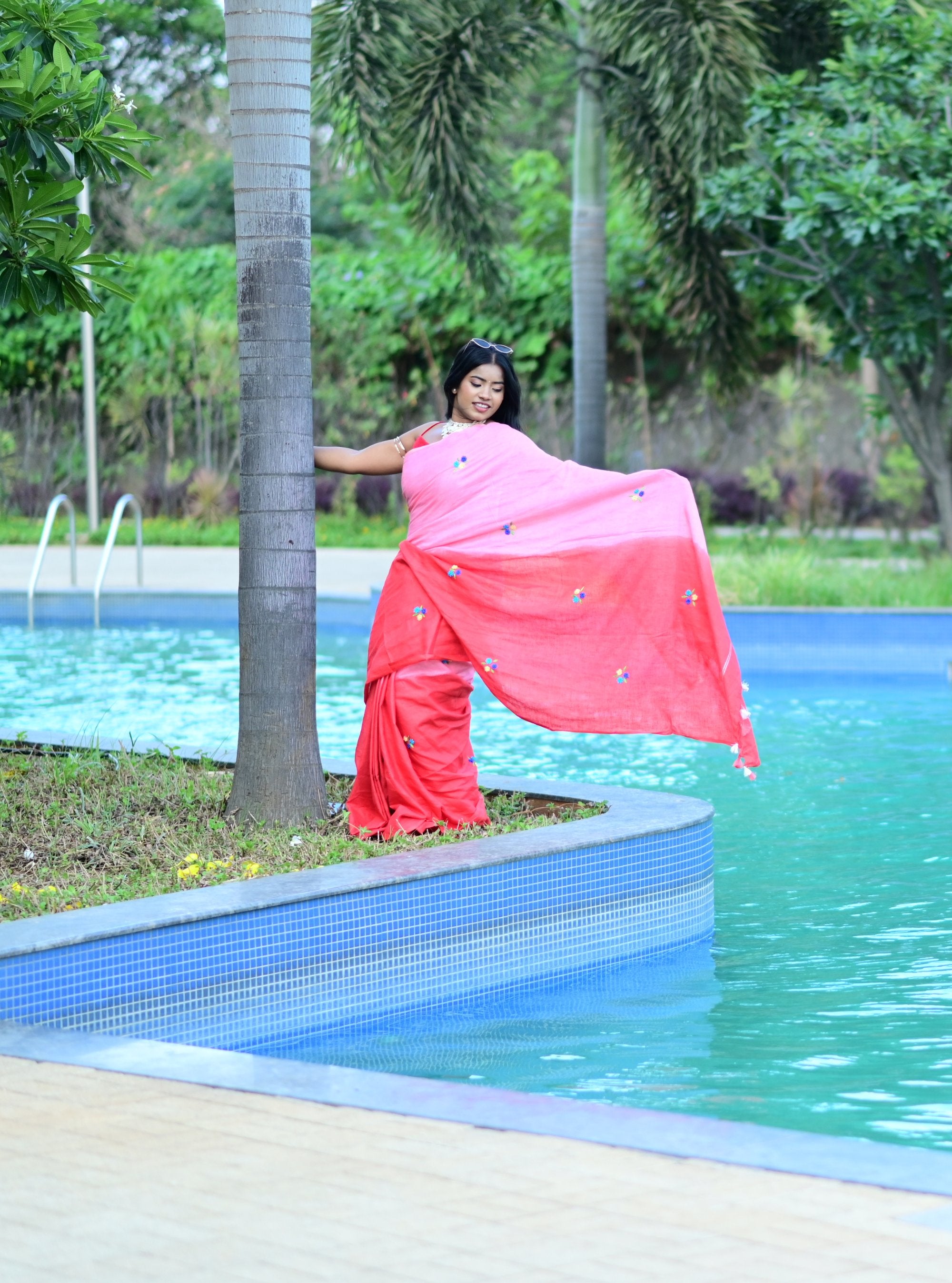 Aanya Hand-embroidered Ombre Linen Saree