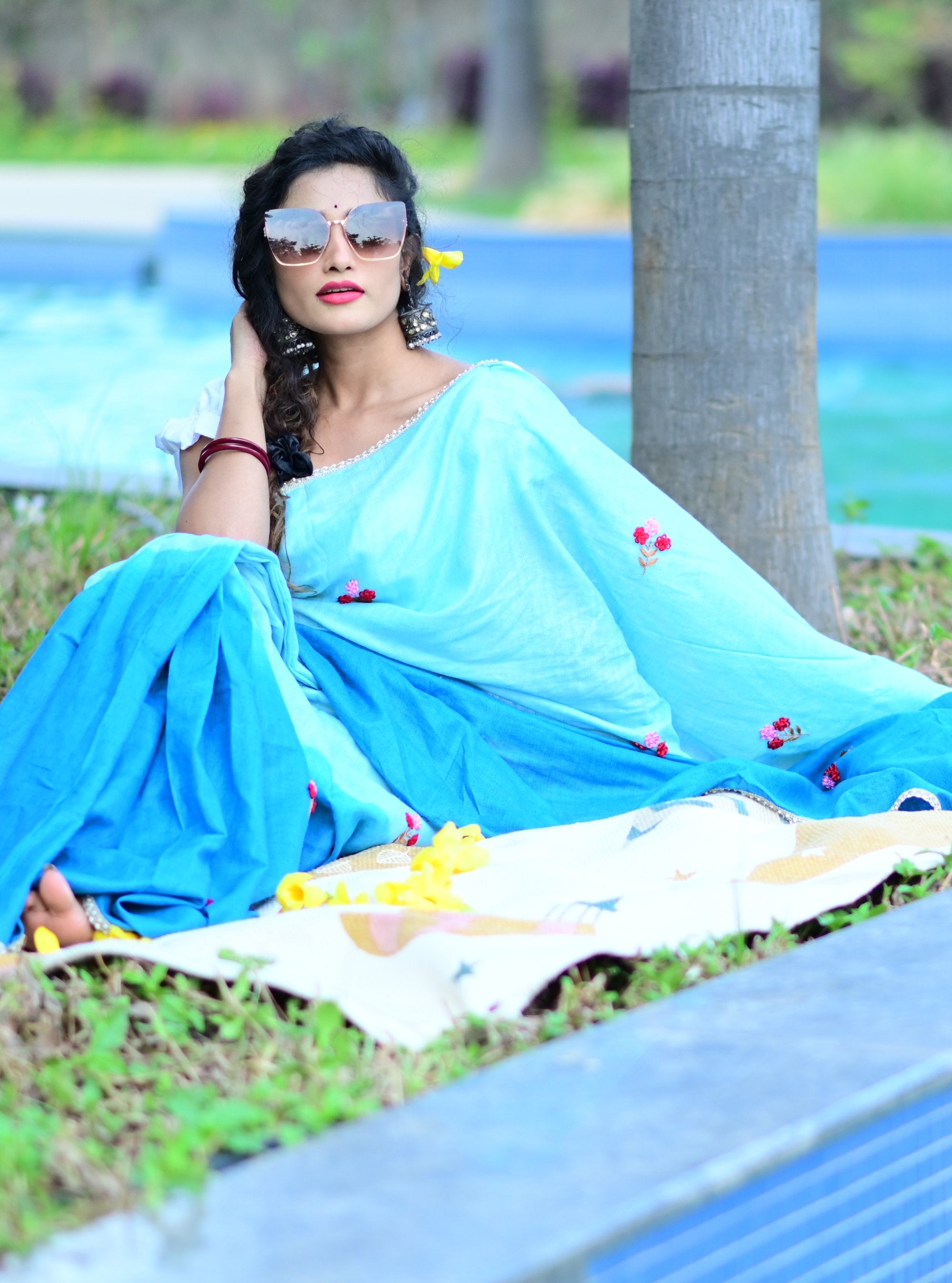 Zoya Hand-embroidered Linen Saree