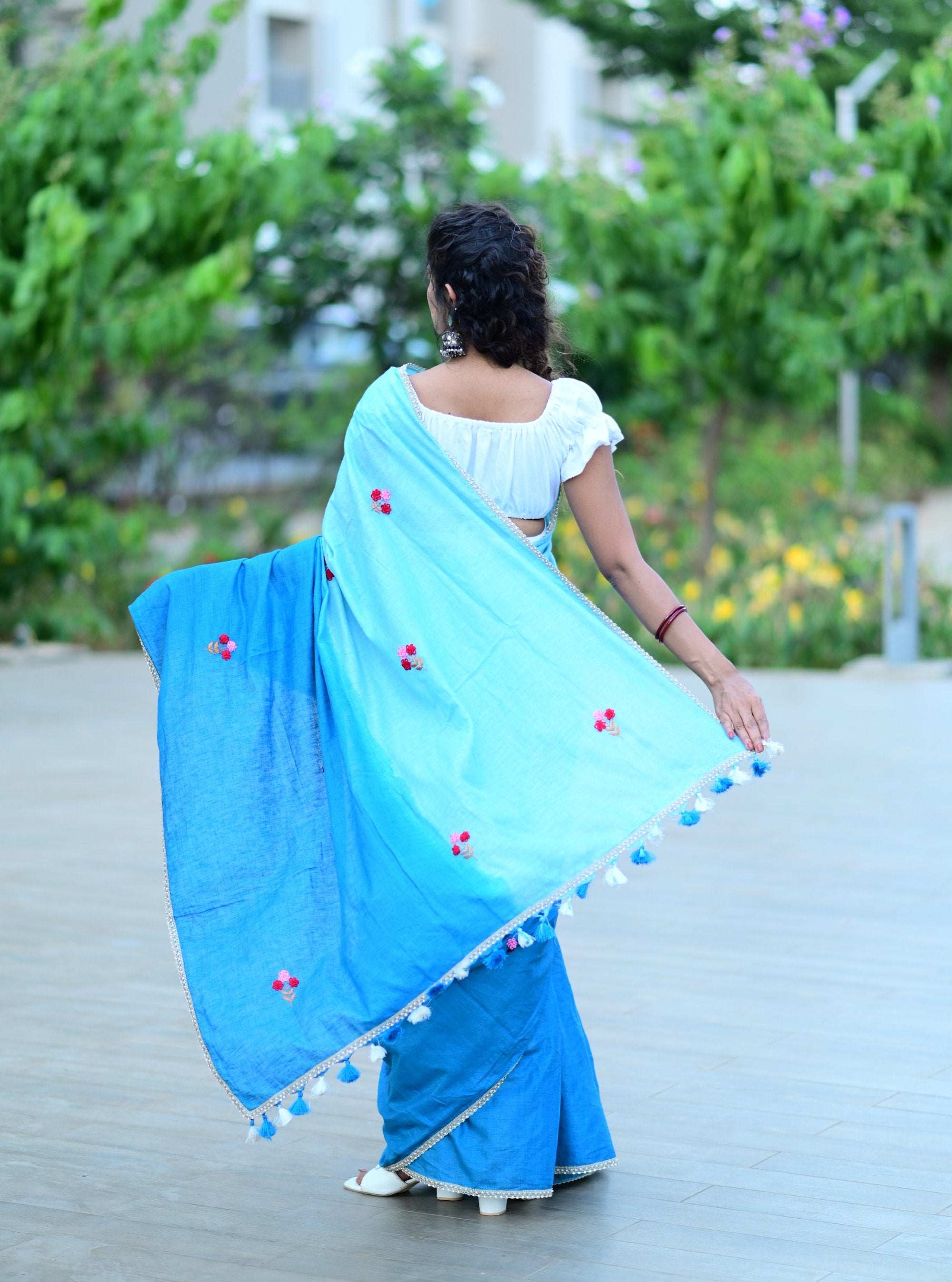 Zoya Hand-embroidered Linen Saree
