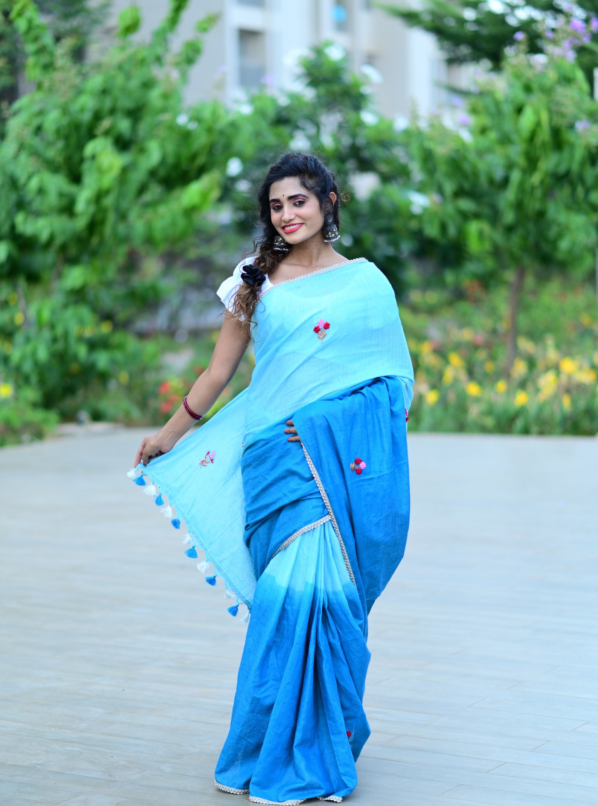 Zoya Hand-embroidered Linen Saree