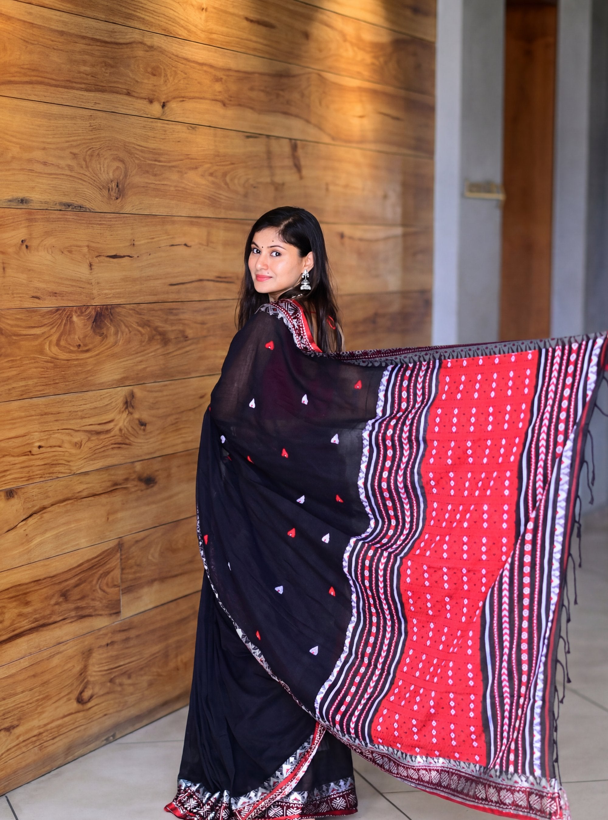 Nisha Handwoven Jamdani Saree