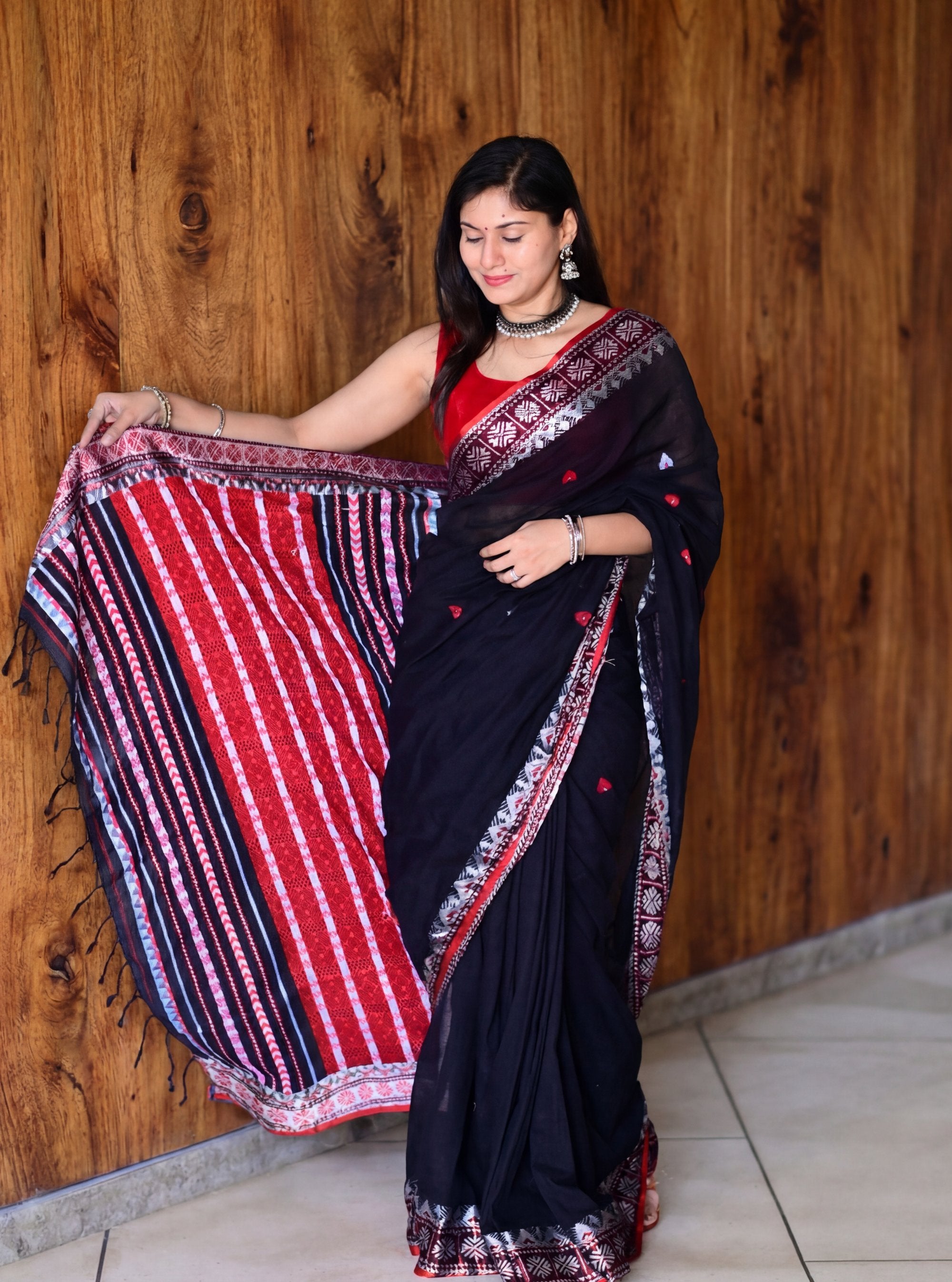 Nisha Handwoven Jamdani Saree